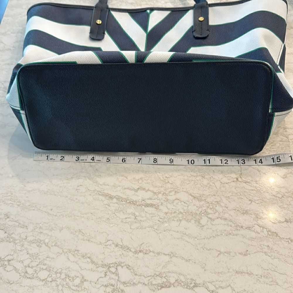 NWT C. Wonder Women’s Navy Green & White Chevron Striped Tote Bag - Picture 10 of 12